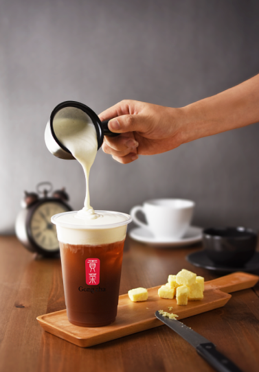 Gong cha tea being poured